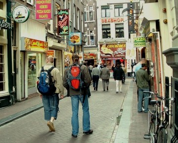 Toeristen komen uit alle delen van de wereld naar Amsterdam